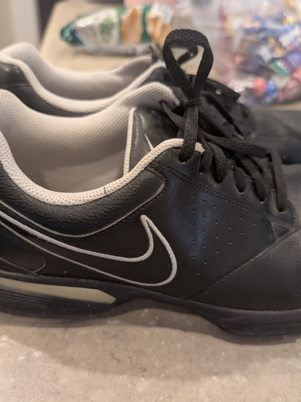 Nike Men’s Black and White Low-Top Golf Shoes